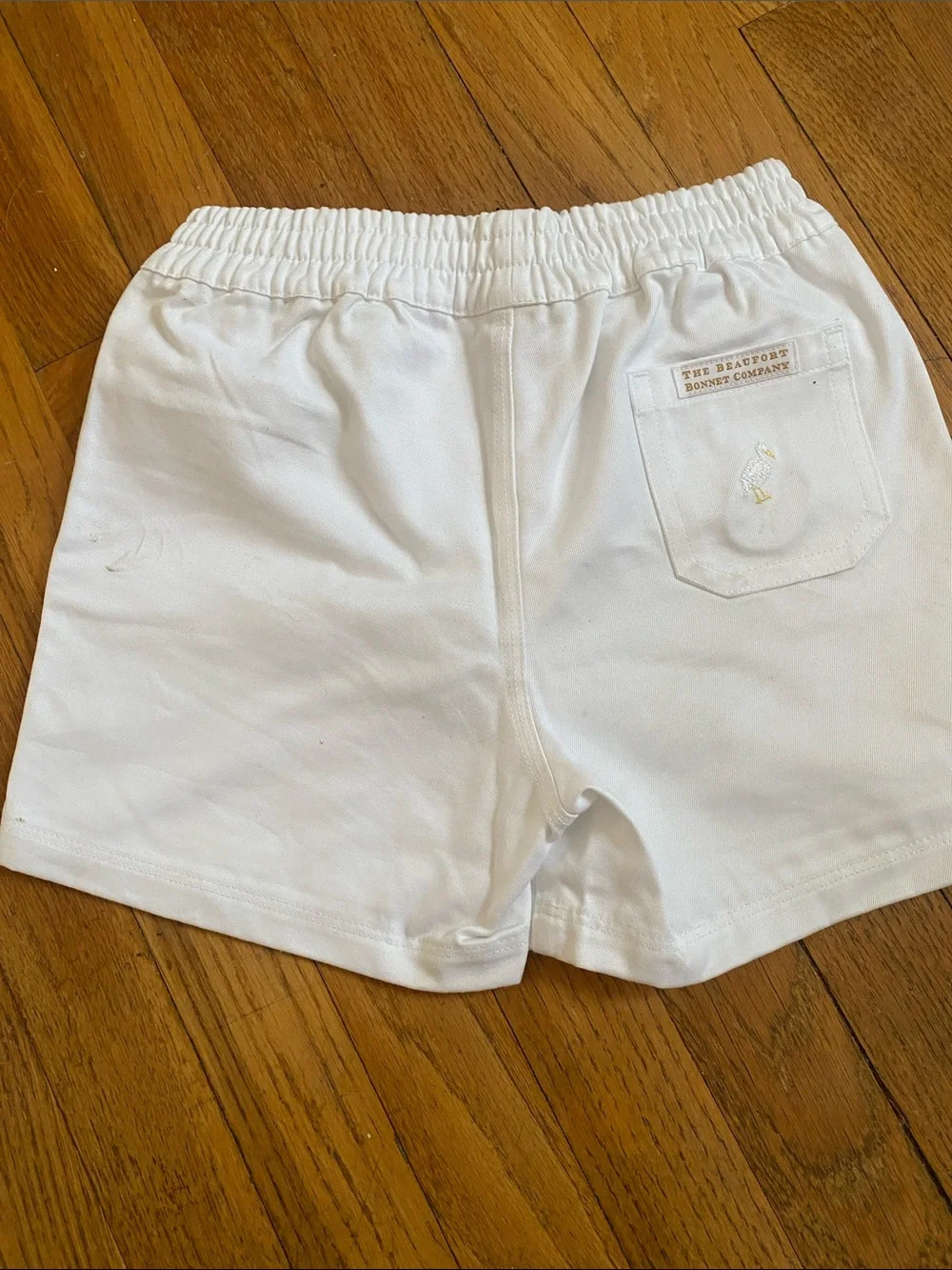 The Beaufort Bonnet Company white pull on shorts size 8